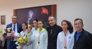 Anıttepe Ortaokulu Şampiyonları Makam Ziyaretinde