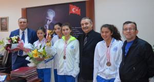 Anıttepe Ortaokulu Şampiyonları Makam Ziyaretinde