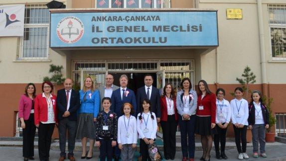 İlçe Millî Eğitim Müdürü Mustafa Özel, İl Genel Meclisi Ortaokulu Tübitak 4006 Bilim Fuarını Ziyaret Etti.