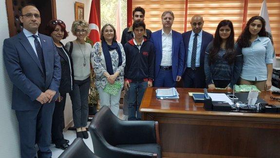 Kayseride Tiyatro Festivalinde Ödül Alan Cumhuriyet Fen Lisesi, İlçe Millî Eğitim Müdürü Mustafa Özeli Ziyaret etti.