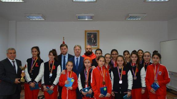 Namık Kemal Ortaokulu, İlçe Millî Eğitim Müdürü Mustafa Özeli Ziyaret Etti.