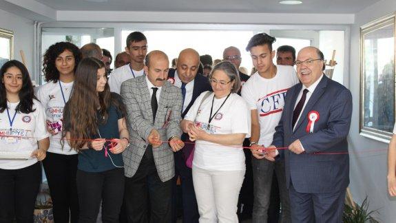 Şube Müdürü Şerafettin Delialioğlu, Cumhuriyet Fen Lisesi 4006 TÜBİTAK Bilim Fuarının Açılışını Yaptı.
