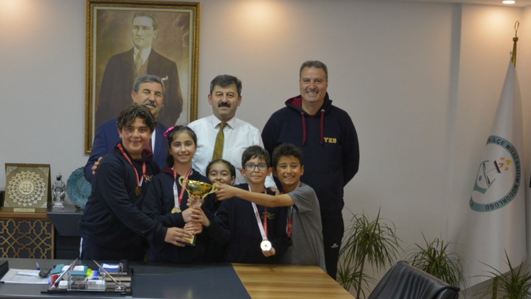Yasemin Karakaya Ortaokulu Satrançta Okullar Arası Turnuvada  Birinci Oldu.