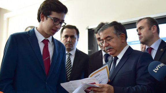 Bakan Yılmaz Ankara Fen Lisesinde Karne Dağıtım Törenine Katıldı