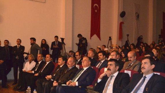 Millî Eğitim Bakanı İsmet Yılmaz, Ankara Güzel Sanatlar Lisesini Ziyaret Etti.