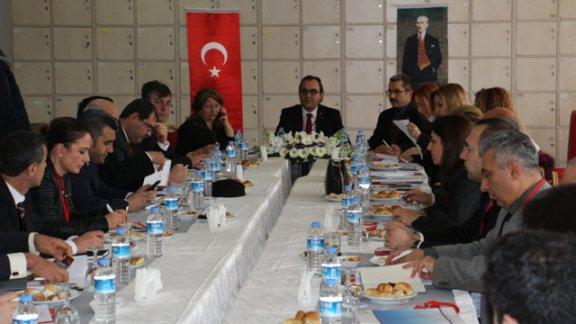 Meslekî ve Teknik Eğitim Okul Yönetim Kurulu (MTYOK) Toplantısı, Şube Müdürü Yaşar Gezgin Başkanlığında Yapıldı.