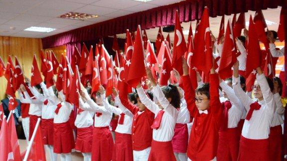 15 Temmuz Demokrasi ve Millî Birlik Günü Anma Töreni, Necdet Seçkinöz Ortaokulunda Gerçekleştirildi.