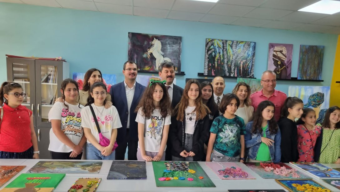 İlçe Millî Eğitim Müdürümüz Ayhan Işık, Mehmet Özcan Torunoğlu Ortaokulu'nun Yıl Sonu Etkinliğine Katıldı.